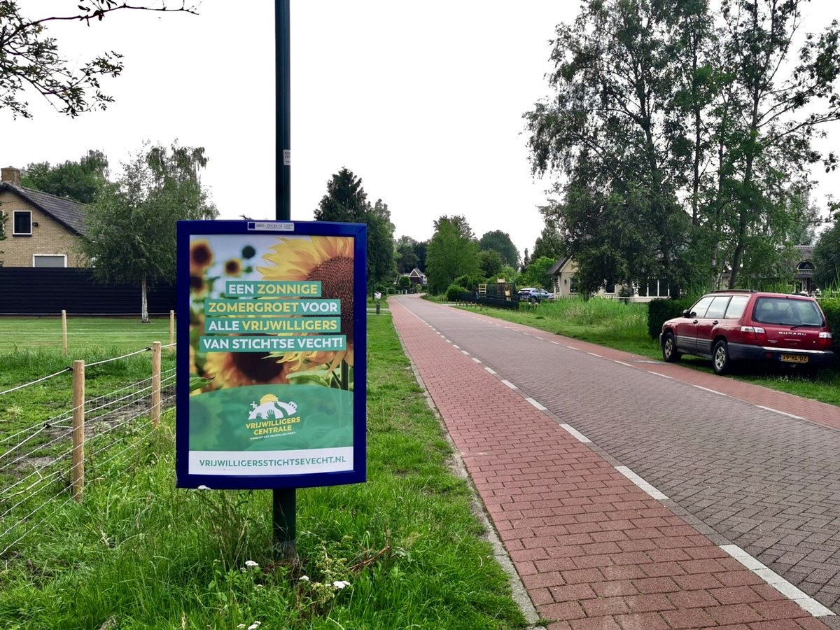 Wie is onze campagneposter al tegengekomen deze week? #vrijwilligerinhetzonnetje | Meer weten over de campagne? Kijk op bit.ly/3ftWp8D