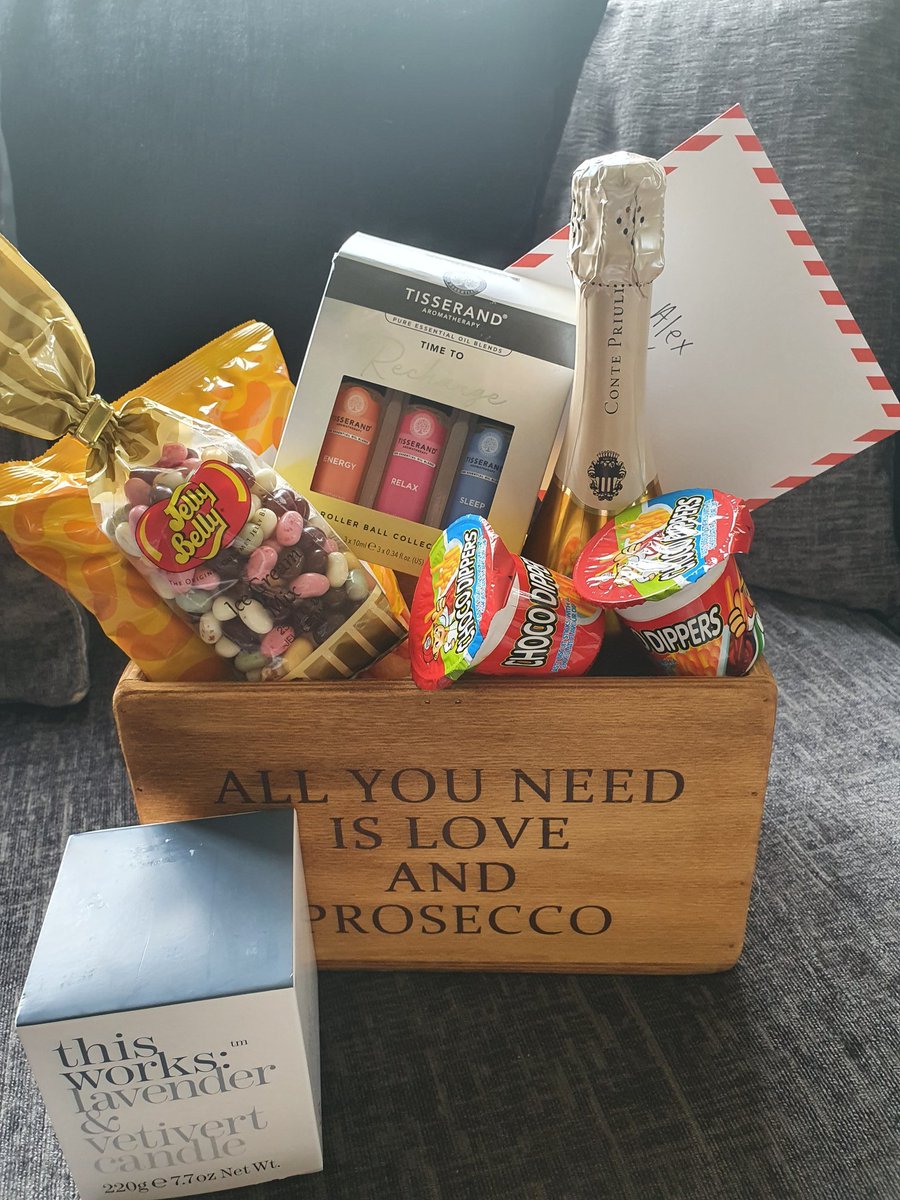 theLittleLawye1's tweet photo. When you have the best friend in the world 🥰🌎 She turns up looking #glam 👗👠 to deliver an emergency #revision kit and finds me in a #christmasjumper🎄and 🐰 slippers🤦🏼♀️ #moreworkneeded #revisionfashion #nostylehere #revisionkit #lucky #besties #BFF #exams #cheesepuffs 💖 https://t.co/TKn6b3tMsP