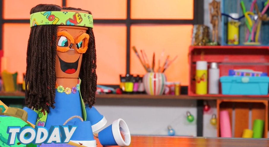 GOOD MORNING FAMILY!!!! <a href="/taniallasera/">⚡️Tania Llasera⚡️</a> está hoy juguetona con su pelo, ¿cuál os gusta más?. TODAY en <a href="/RealMom_Tv/">Real Mom</a> a las 13:25 en @boinges con alumnas y alumnos de @SekElCastillo #encasaconrealmom #FelizViernesATodos