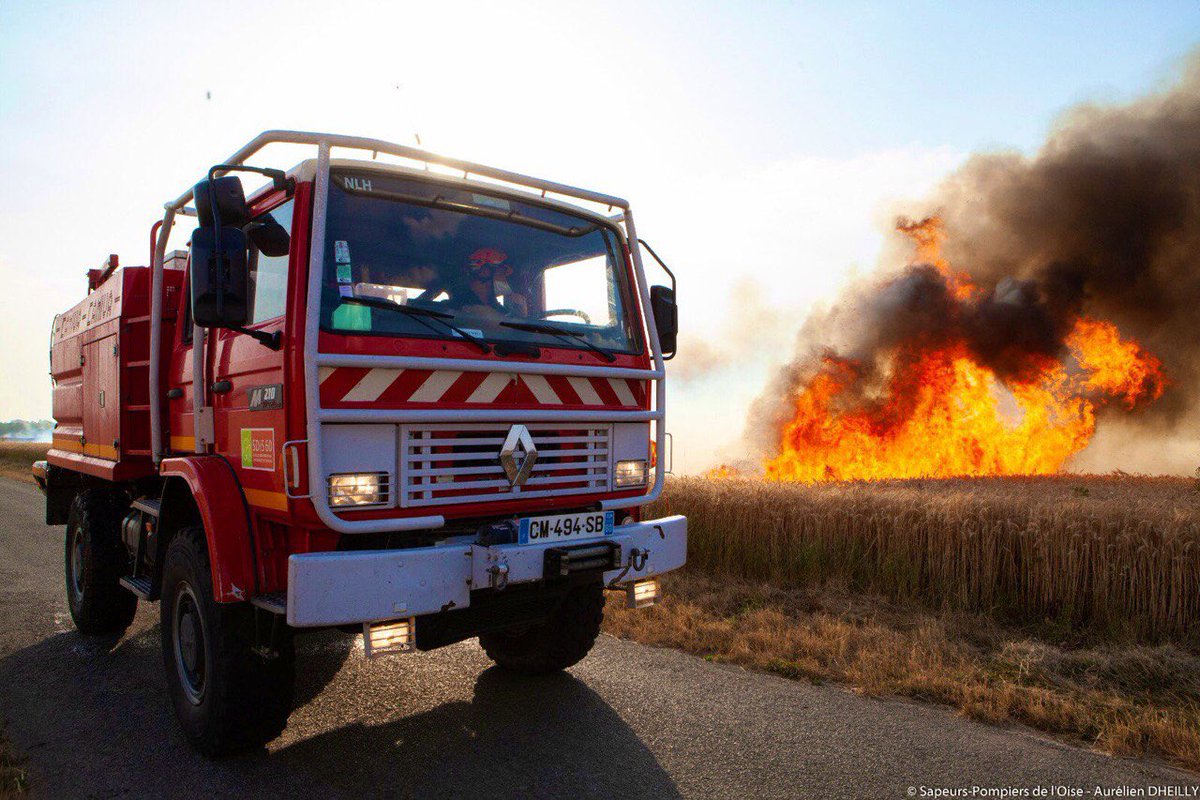SecCivileFrance's tweet photo. #VendrediLecture 🔥🌾En fonction du type de culture, du nivellement, du vent ou des températures, les feux de surface agricole peuvent être difficiles à appréhender pour les sapeurs-pompiers. Découvrez le #PIO (partage d'information opérationnelle) dédié 👉https://t.co/be2t0xgasV https://t.co/R6cY0lC45P