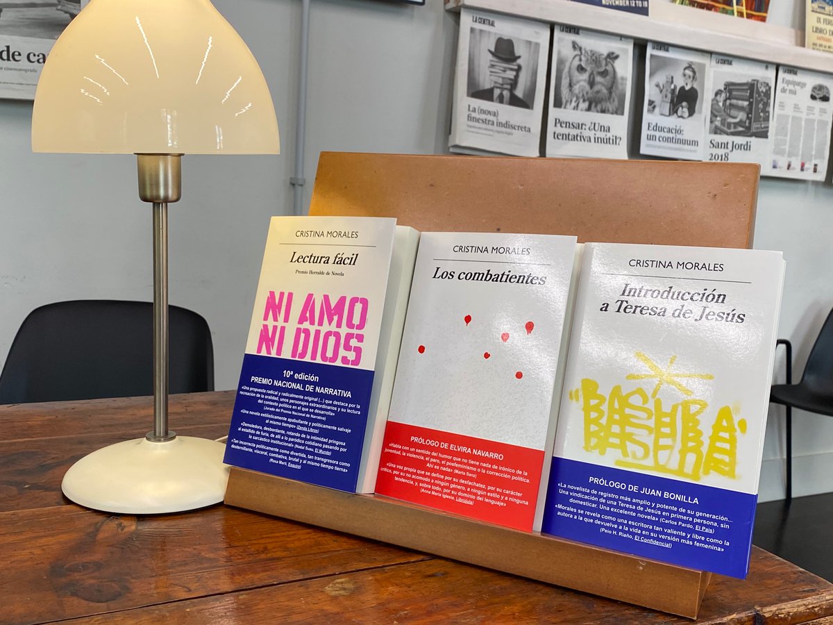 La_Central_'s tweet photo. Ahir vam fer la primera presentació semipresencial de la temporada amb la Cristina Morales i el @czanon, gràcies per ser-hi! @AnagramaEditor #lacentralrecomana https://t.co/YMsaccuzib