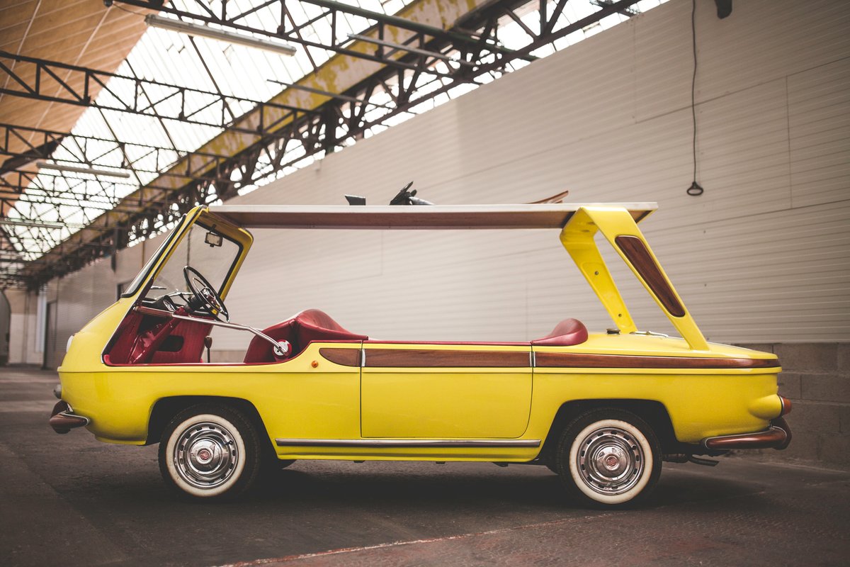 aut0mob's tweet photo. #FiatFriday 
This fabulous little beach car is the #Fissore Marinella based on a German licensed #Fiat, the Fiat-Neckar 600 #Multipla
Check out the rear facing semi-circular bench seat in the back and wood effect bumpers and trim! 🏖️

📸Mathieu Bonnevie https://t.co/EMNT81RwLu