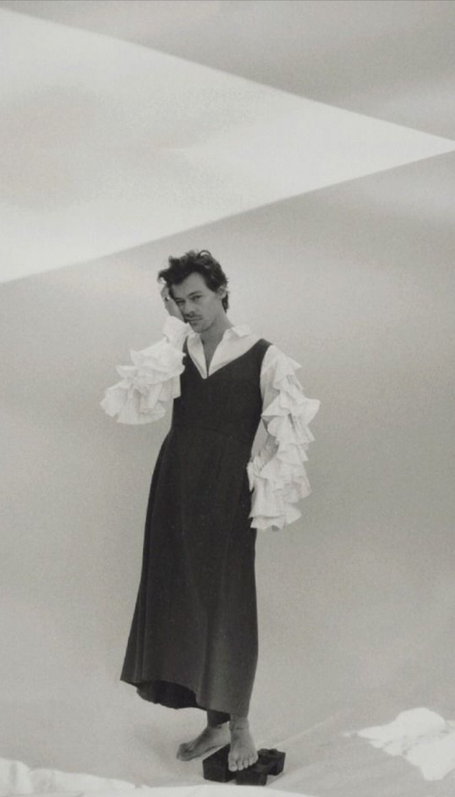 Some of my favorite men in skirts/dresses. A THREAD:Harry Styles
