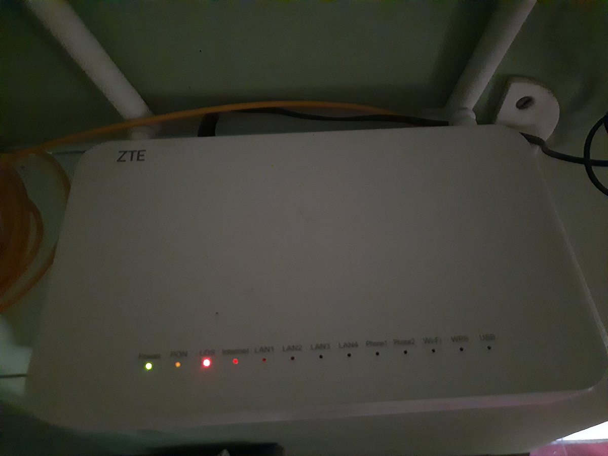 BagusZakarya's tweet photo. @IndiHome ini kenapa ya wifi lapu indikator LOS hidup merah n jaringan ga bisa dipakai? https://t.co/EFpLOssrl4