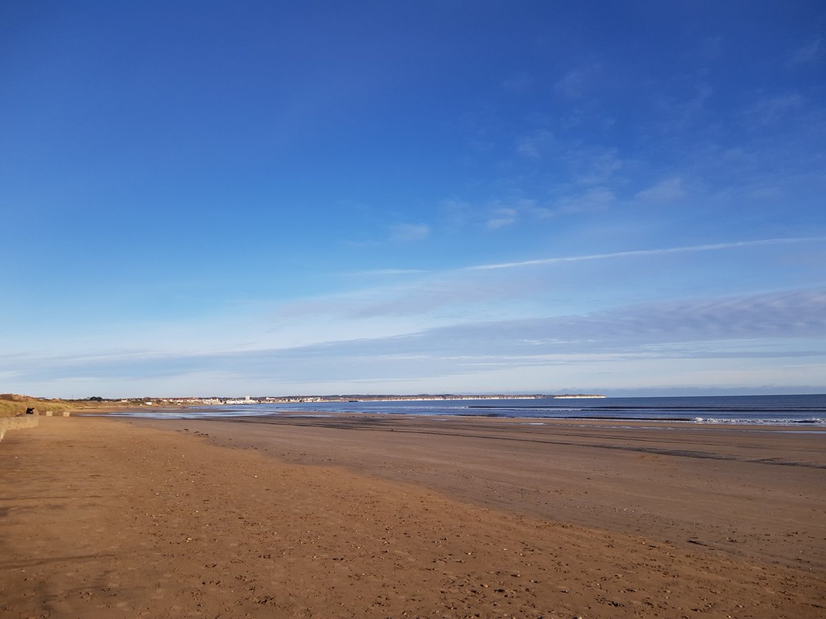 Welcome to today’s virtual  #LowTideTrail. We’ll be taking a look at wartime defences on the Holderness coast at Auburn Sands,  #Bridlington.We hope you will enjoy  #archaeology from home during the COVID crisis.  #HumberDiscovery  #WW2  #WW1