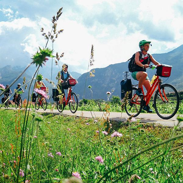 Radio24_news's tweet photo. Oggi a #Aruotalibera di Alessandra Schepisi, in onda alle 16:00 su #Radio24, la Ciclabile dell'Adige con @girolibero e il #Bickpacking e con Vero e Leo del blog @lifeintravelita https://t.co/FqAmLuHUY0