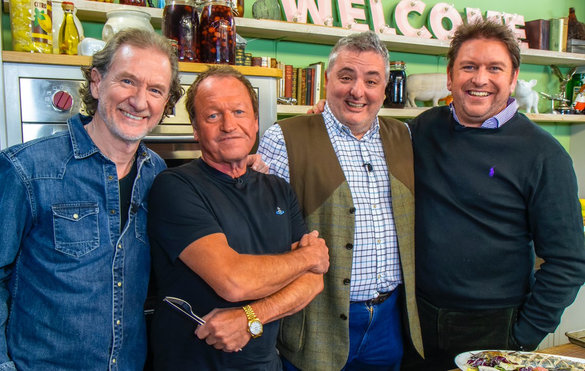 sat_jamesmartin's tweet photo. We've got another fun packed, brand new show for you this Sat! Filmed before lockdown...@jamesmartinchef  is joined by @markking, chefs @chefpaulrankin and @CorrigansFood and food historian @DrAnnieGray. On the menu...shrimp, sardines, crab, Swiss roll and a lot more! 9.25 @ITV https://t.co/KRu3taMu89
