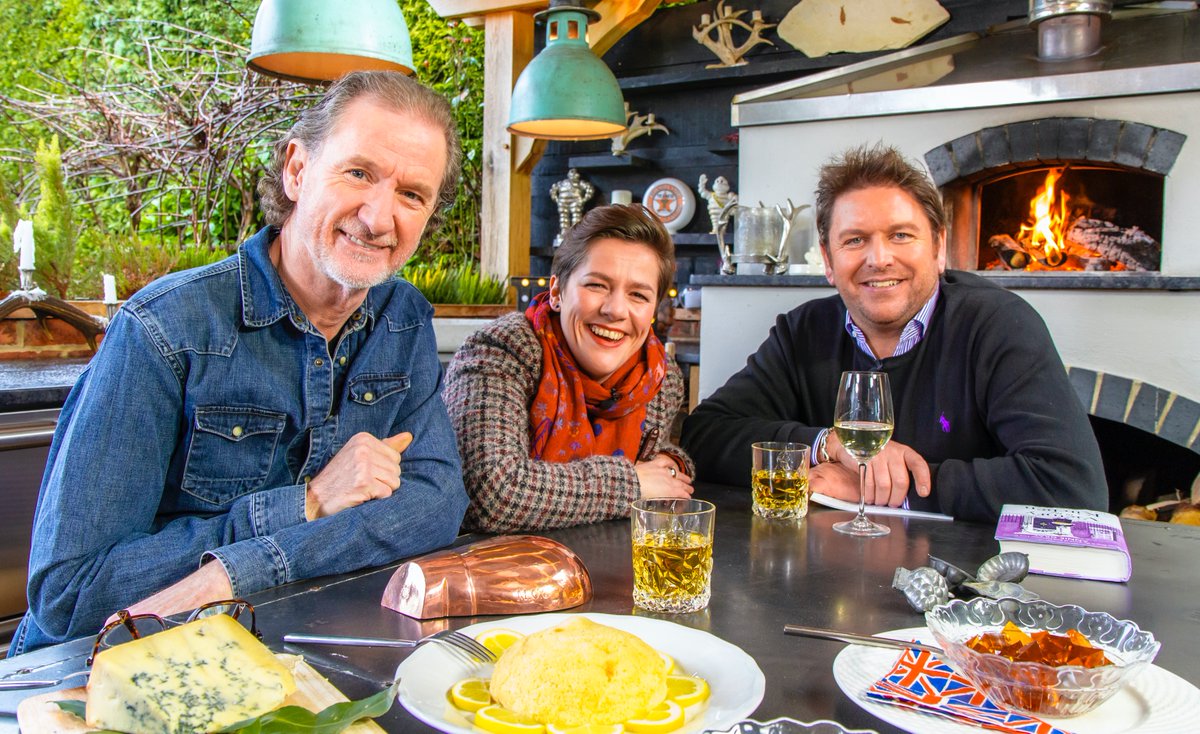 sat_jamesmartin's tweet photo. We've got another fun packed, brand new show for you this Sat! Filmed before lockdown...@jamesmartinchef  is joined by @markking, chefs @chefpaulrankin and @CorrigansFood and food historian @DrAnnieGray. On the menu...shrimp, sardines, crab, Swiss roll and a lot more! 9.25 @ITV https://t.co/KRu3taMu89