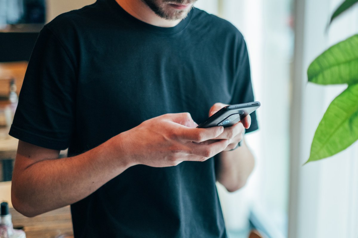 stammer's tweet photo. If you're looking for help, support or information about #stammering and would rather not use the phone, our new webchat is live now. Chat online with someone from our brilliant volunteer team, who are waiting to hear from you. Details here: https://t.co/fAyrgxO57u https://t.co/GSAeaNQnKe