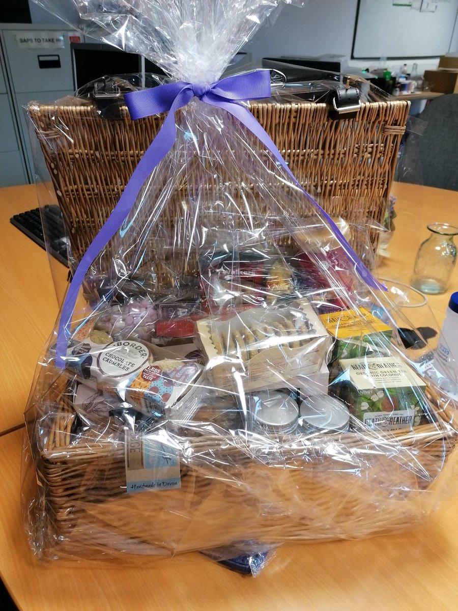 carolineattwoo1's tweet photo. What a lovely gesture for all our community nursing teams. Happy Friday. Thank you #DNSRule @sthknhs @MikeRoscoeNHS @JacquiS15002522 https://t.co/jOfcOER6fO