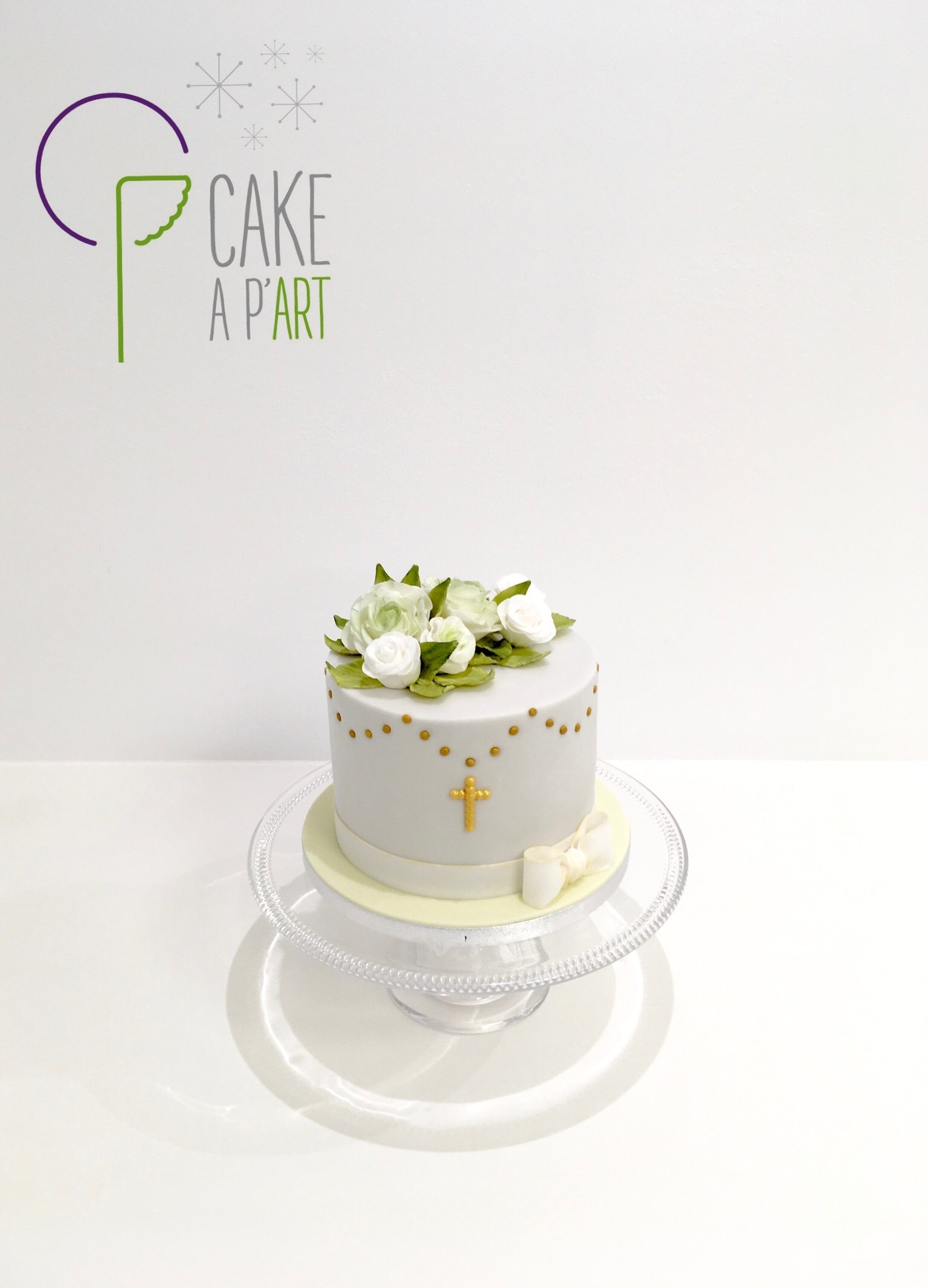 Cake A P Art Gateau Bapteme Personnalise Theme Floral Blanc Dore Cakedesign Mariage Wedding Weddingcake Piecemontee Gateau Anniversaire Dessert Personnalise Evenementiel Perpignan Pateasucre Bapteme Enfants Fleurs