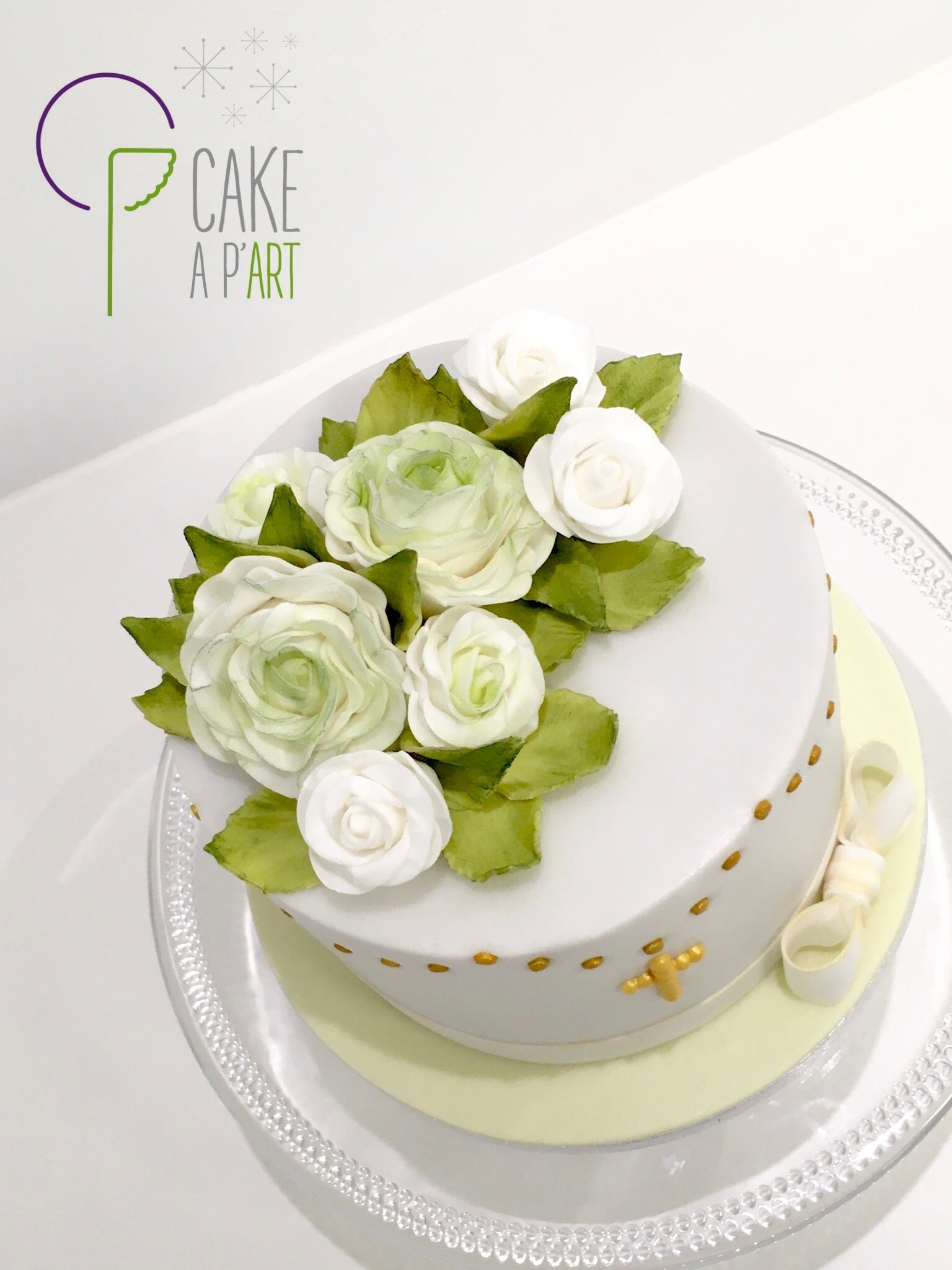 Cake A P Art Gateau Bapteme Personnalise Theme Floral Blanc Dore Cakedesign Mariage Wedding Weddingcake Piecemontee Gateau Anniversaire Dessert Personnalise Evenementiel Perpignan Pateasucre Bapteme Enfants Fleurs