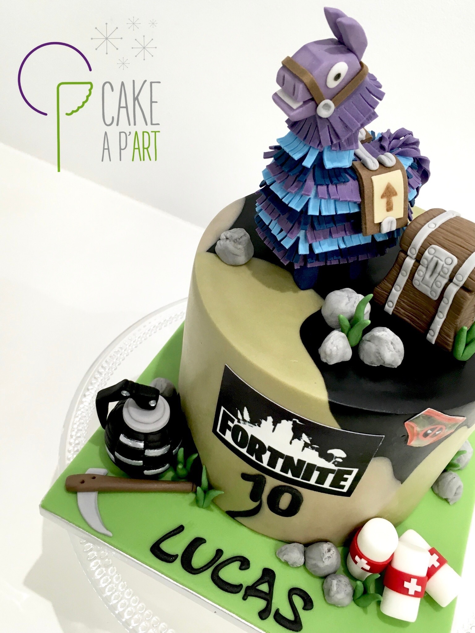 Cake A P Art Gateau Anniversaire Personnalise Theme Fortnite Battle Royale Cakedesign Mariage Wedding Weddingcake Piecemontee Gateau Anniversaire Dessert Personnalise Evenementiel Perpignan Pateasucre Bapteme Enfants