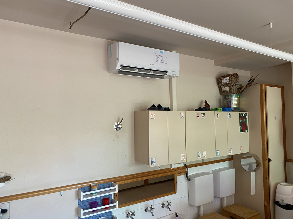 Ecoclima_bcn's tweet photo. ¡Buenos días! Finalizamos las obras de instalación de un sistema VRV para la climatización de la Escola Bressòl Valldaura de Barcelona. #EcoclimaBarcelona https://t.co/lg5WscMXEp