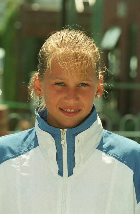 ANNA KOURNIKOVA - Página 14 Ea3UUQOWsAEiXBJ?format=jpg&name=900x900