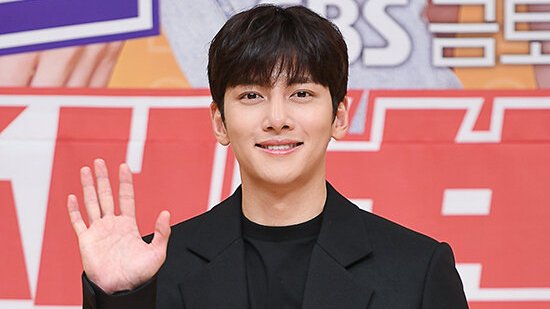 DRAMACOOLtv's tweet photo. Press Conference 'Backstreet Rookie' : Ji Chang Wook smiled happily with Kim Yoo Jung https://t.co/jCIQzku9Kx