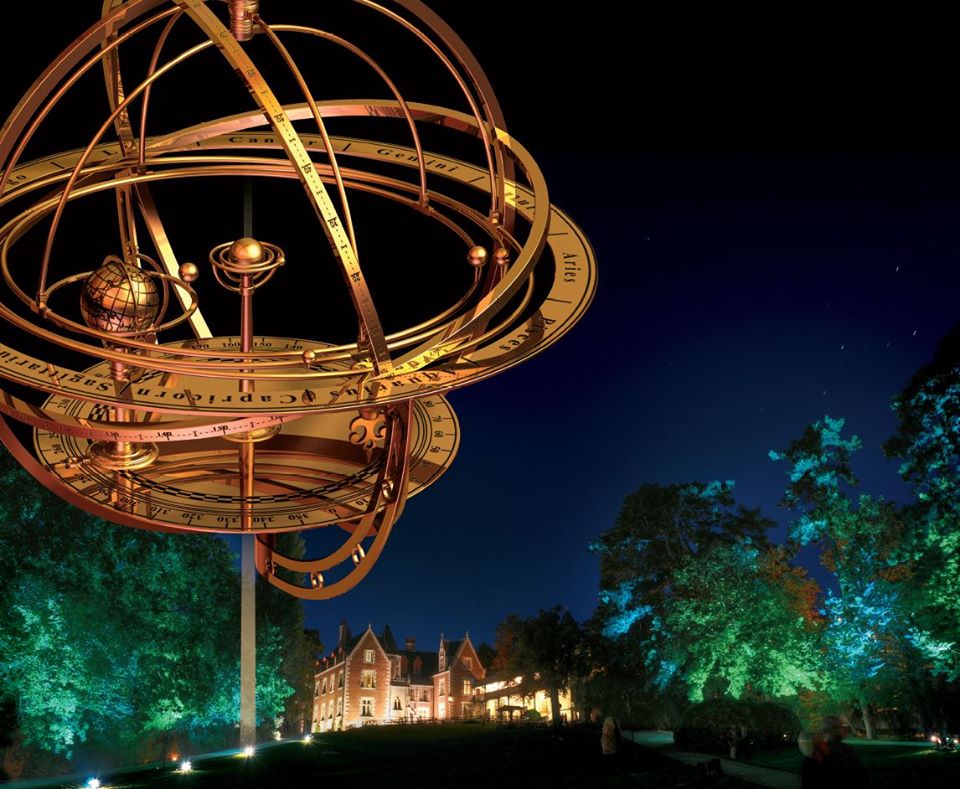 closluce's tweet image. #cejourlà, le 19 juin 1518 au Clos Lucé, Léonard de Vinci émerveille le roi et ses invités avec sa "Festa del paradisio". Il reconstitue la voûte céleste avec les planètes, le soleil, la lune et les 12 signes du zodiaque. De quoi nous laisser rêveur, 500 ans plus tard !