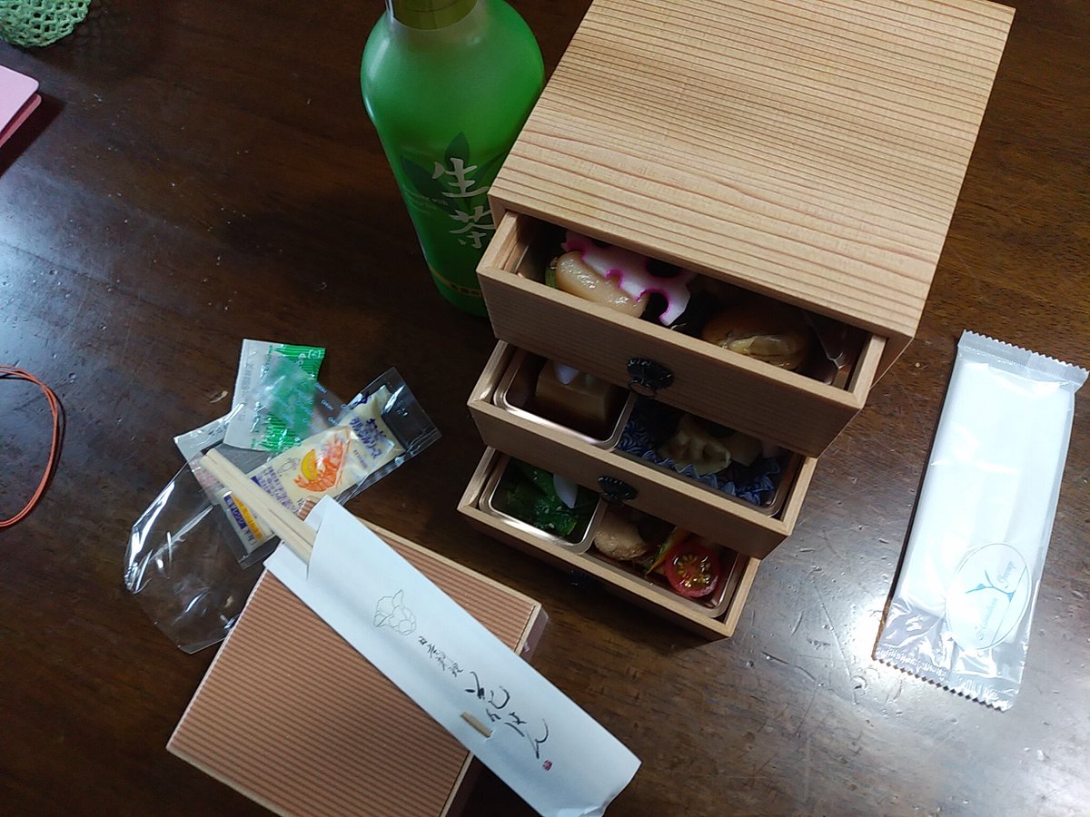 ネイティブ仙台 今日はプロ野球開幕記念日だから日本料理 花はん の三段弁当3240円 レベル高い料理が種類多く美味しいぞ ネイティブ仙台 今日はプロ野球開幕記念日だから日本料理 花はん の三段弁当3240円 レベル高い料理が種類多く美味しいぞ