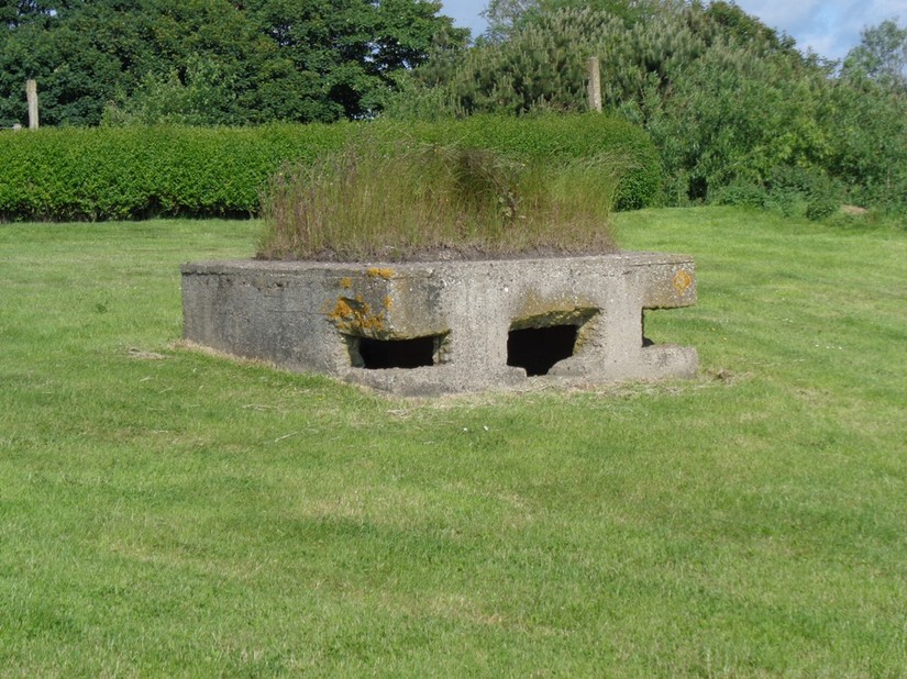 Although  #WW2 pillboxes are well known, examples from  #WW1 aren't. The east coast was heavily fortified during the  #FirstWorldWar, with anti-invasion defences built as far north as Scotland. This pillbox is one of 5 WW1 pillboxes in the area that are Grade II listed by HE
