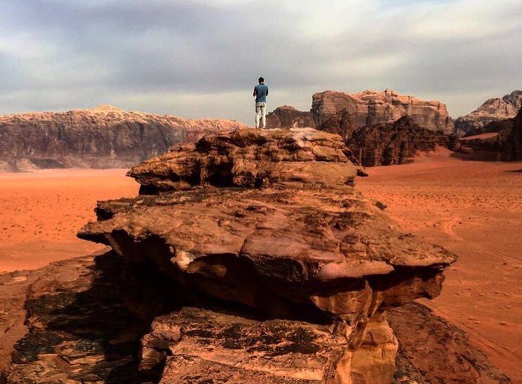 theguestbooks's tweet photo. #Top4Theme and #Top4Viewpoints this week with a bit of a selection! First up Burj Khalifa platform in Dubai, then the stunning Cape Town, desert views in Jordan and last but not least a favourite view of New York! @Touchse @CharlesMcCool @Giselleinmotion https://t.co/NeEjUlDemJ