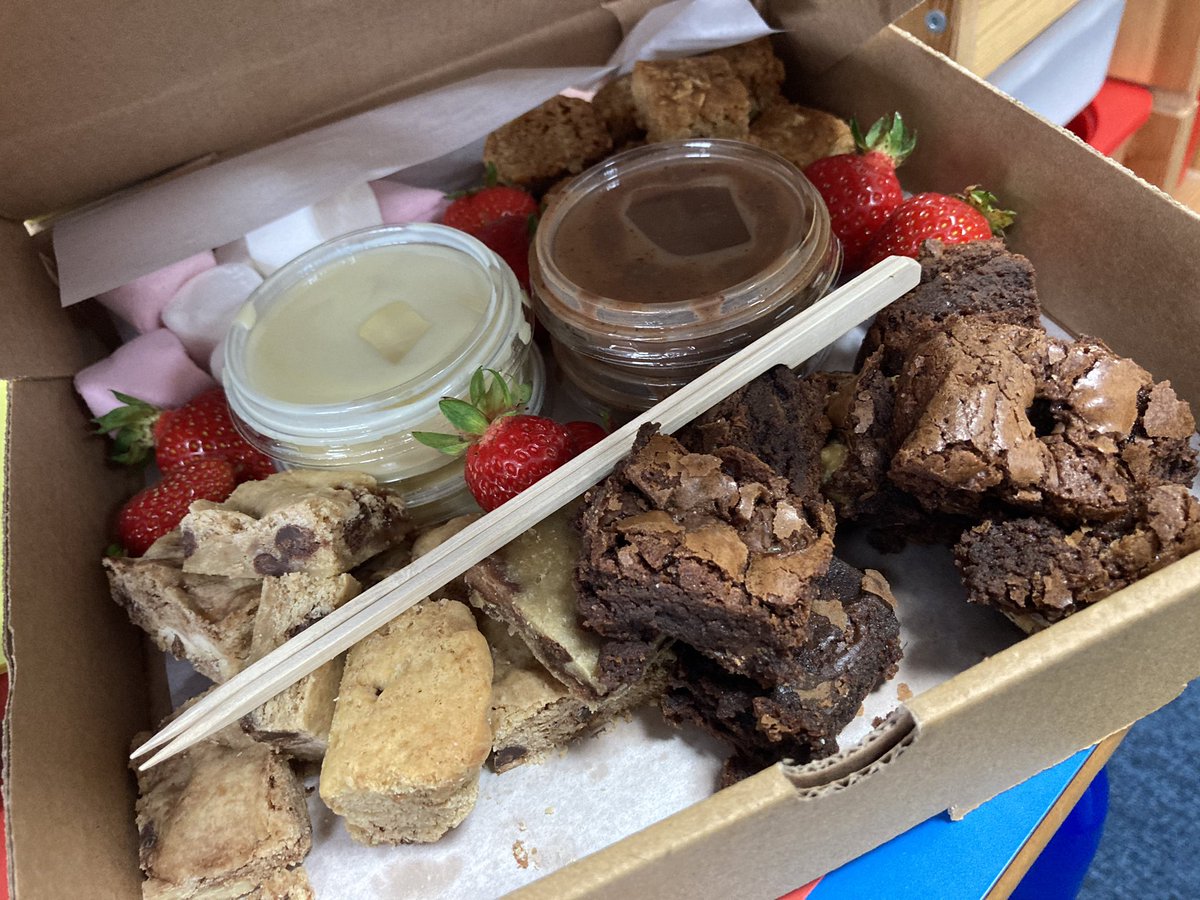 mel_4nie's tweet image. Only @WCommonPS .....  #loved #caredfor What a way to keep us going. Many thanks from myself &amp;amp; @charlot83480798 😍💋🎉 #fridaytreats You’ve set the standard now! 😉🤪