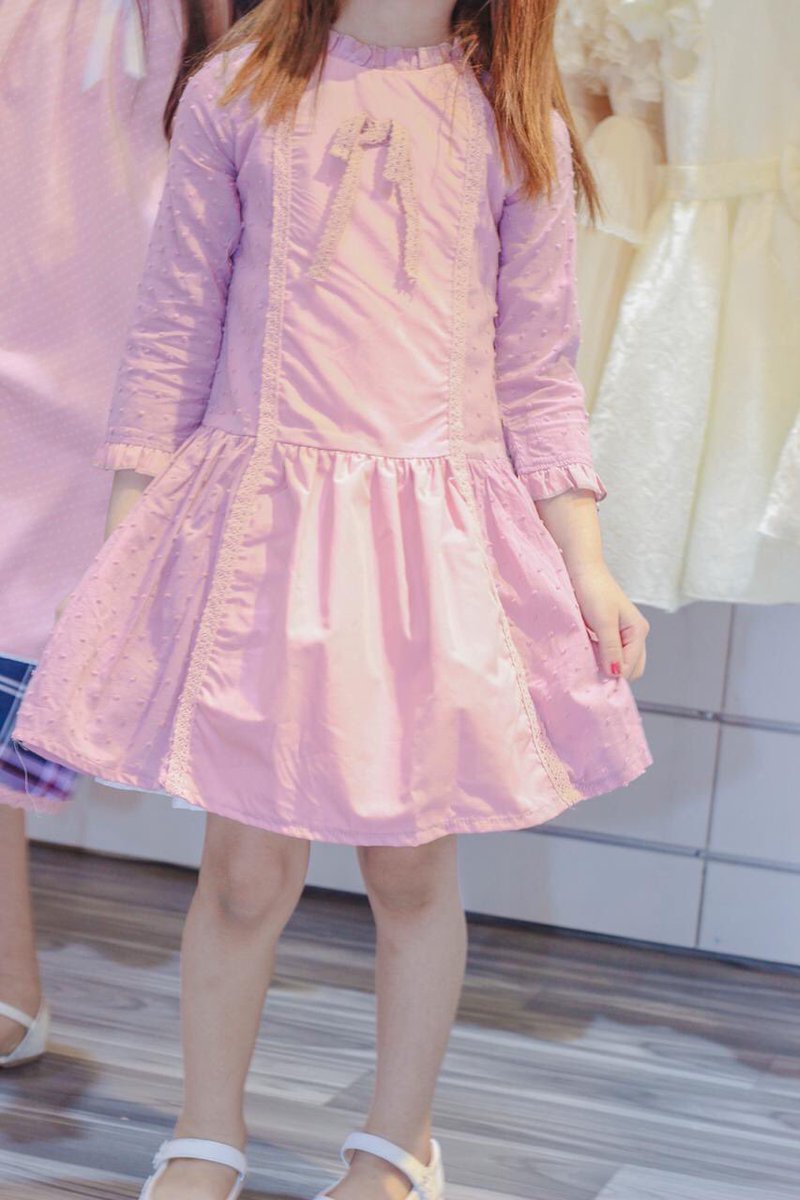 عندما نتكلم عن الاناقه والهدوء فهذا ما نعنيه فستان خصر نازل من ⁧#الطفل_الحالم_الصغير⁩ مقاس من 4 سنوات الى 14 سنه