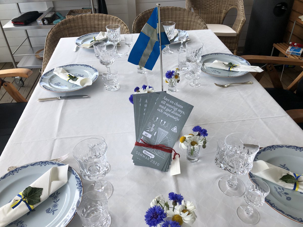 amclind's tweet photo. Nu kan #Midsommarlunchen börja - årets upplaga av #snapsvisor från #Caramba har anlänt! https://t.co/WaiJpddCdv