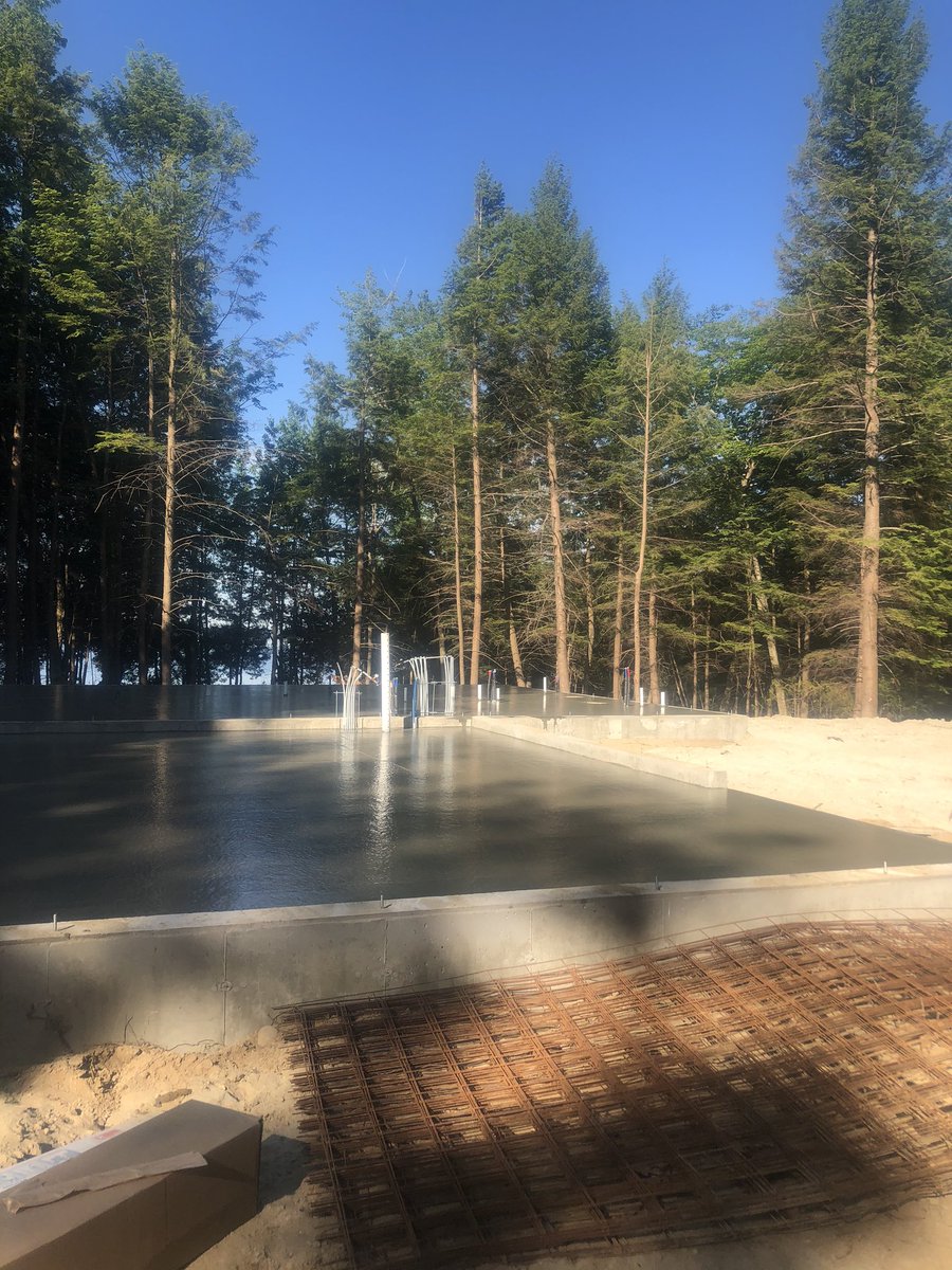 CreteExpert's tweet image. Had a special guest at our pour this morning! #pourconcrete #foundationfloors #everythingaboutconcrete #mikedayconcrete