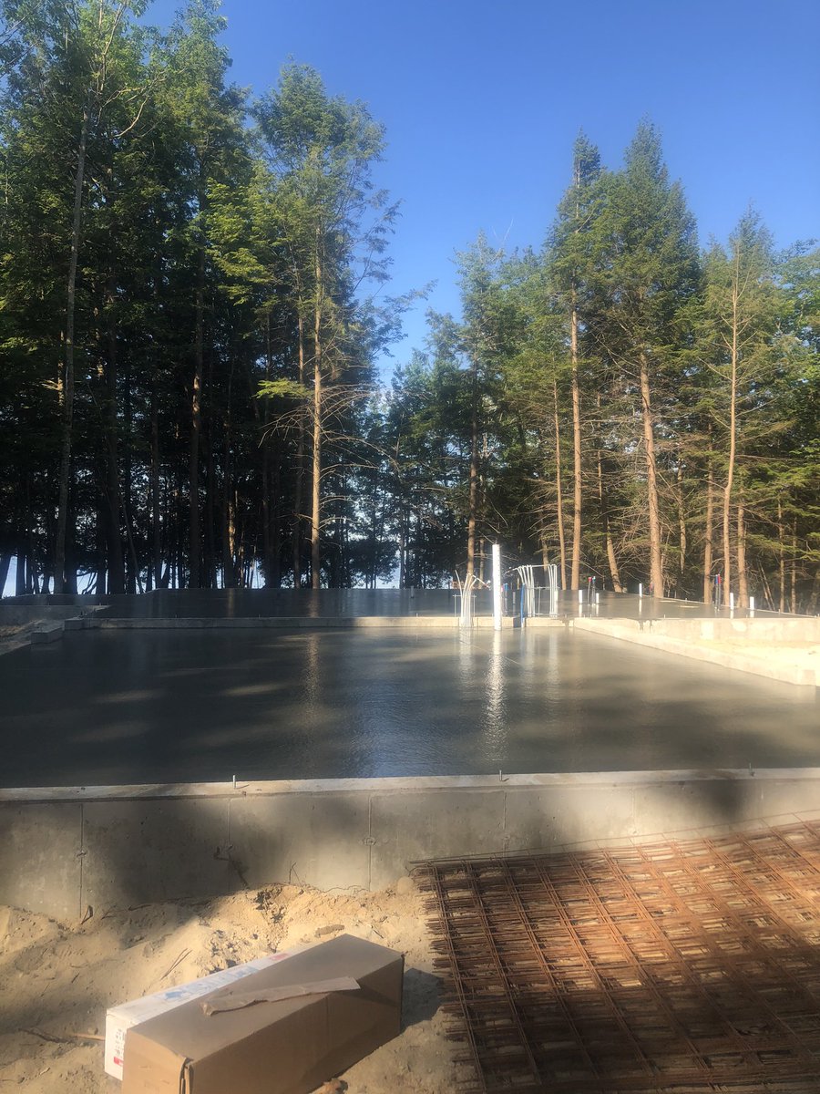 CreteExpert's tweet image. Had a special guest at our pour this morning! #pourconcrete #foundationfloors #everythingaboutconcrete #mikedayconcrete