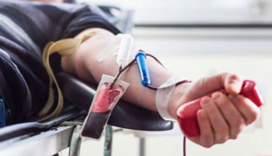 afrkml's tweet photo. UNDERSTANDING BLOOD TYPE SYSTEM: SI LANGKA PEMILIK DARAH EMAS

-- UTAS

Selama ini kita mungkin cm kenal 4 golongan darah saja. Padahal, ada satu jenis gol darah lain yg sangat langka. Orang yg punya gol darah ini cuma 40-an di seluruh dunia! Ada cerita apa sih dibalik gol darah? https://t.co/j09ZLEDVuh