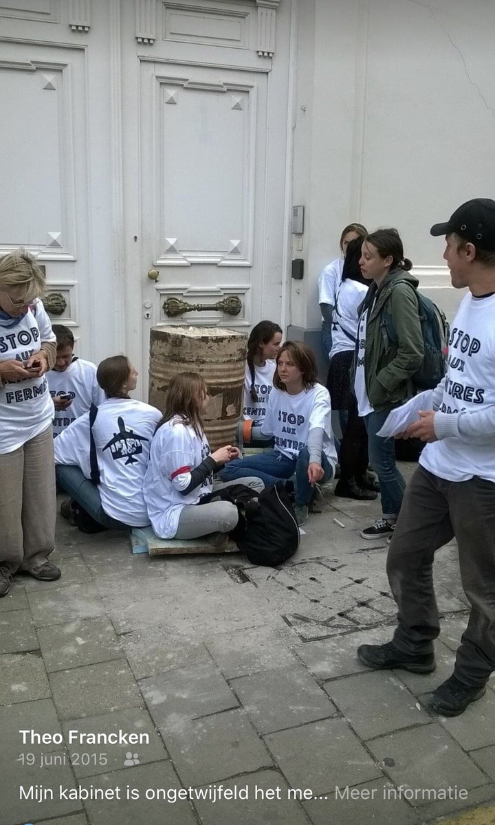 Exact 5 jaar geleden werd mijn kabinet vergrendeld door opengrenzenactivisten. Ze bedreigen mijn medewerkers en scholden ze uit voor ‘Racist!’ en ‘fascist!’. Vandaag is de grootste opengrenzenactivistadvocaat opgepakt en in de cel gestoken. 

Gelijk krijgen doet soms wel deugd.