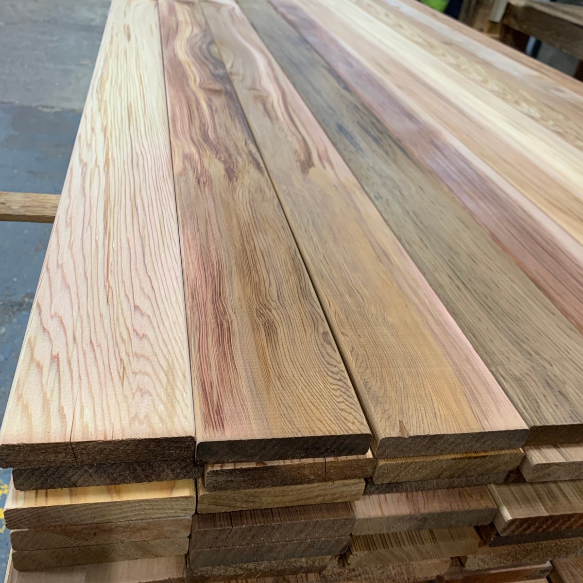 Check this out!

The grain detail and colour in this batch of 18x94 PARR4C is stunning. 

Western Red Cedar has incredible durability and stability class ratings ideal for high end landscaping projects.

#fencing #decking #cladding #landscaping #cedar #garden #loveyourgarden