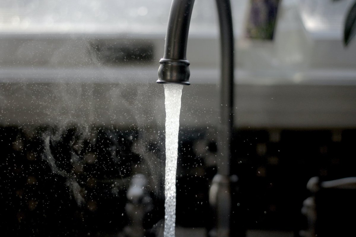 eisommelier's tweet photo. ¿Os habéis parado a pensar en las diferencias organolépticas que pueden existir entre los diferentes tipos de agua que encontramos en el mercado?🤔💧💦 https://t.co/7jiLAzBRzt
