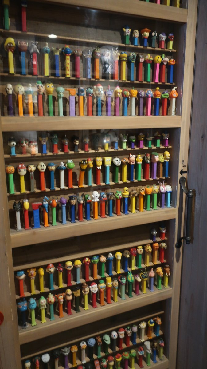 ミニよさ Pa Twitter 現代企業社のトイレあるある お洒落過ぎて男と女どころかドアがどこにあるのかすら分からない 入るにしても引き戸か 押戸かすら分からない 入った後 傷なのか汚れなのかお洒落なのか分からない 現代企業社 Triton 飲食店 トイレ