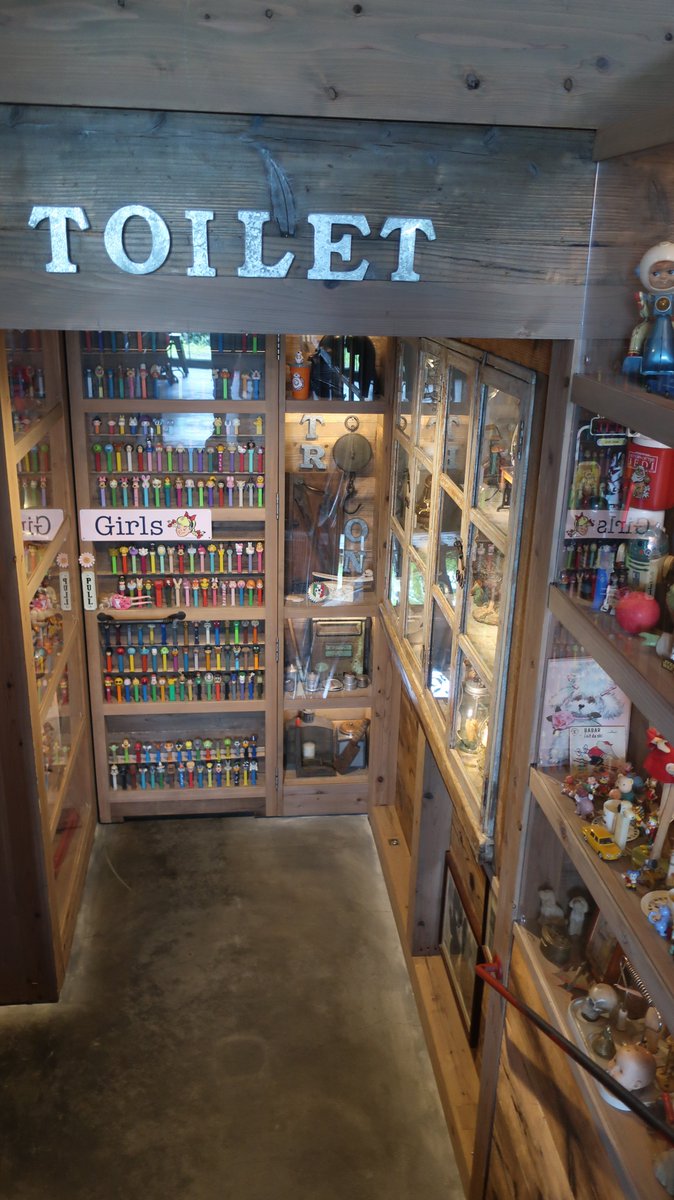 ミニよさ Pa Twitter 現代企業社のトイレあるある お洒落過ぎて男と女どころかドアがどこにあるのかすら分からない 入るにしても引き戸か 押戸かすら分からない 入った後 傷なのか汚れなのかお洒落なのか分からない 現代企業社 Triton 飲食店 トイレ