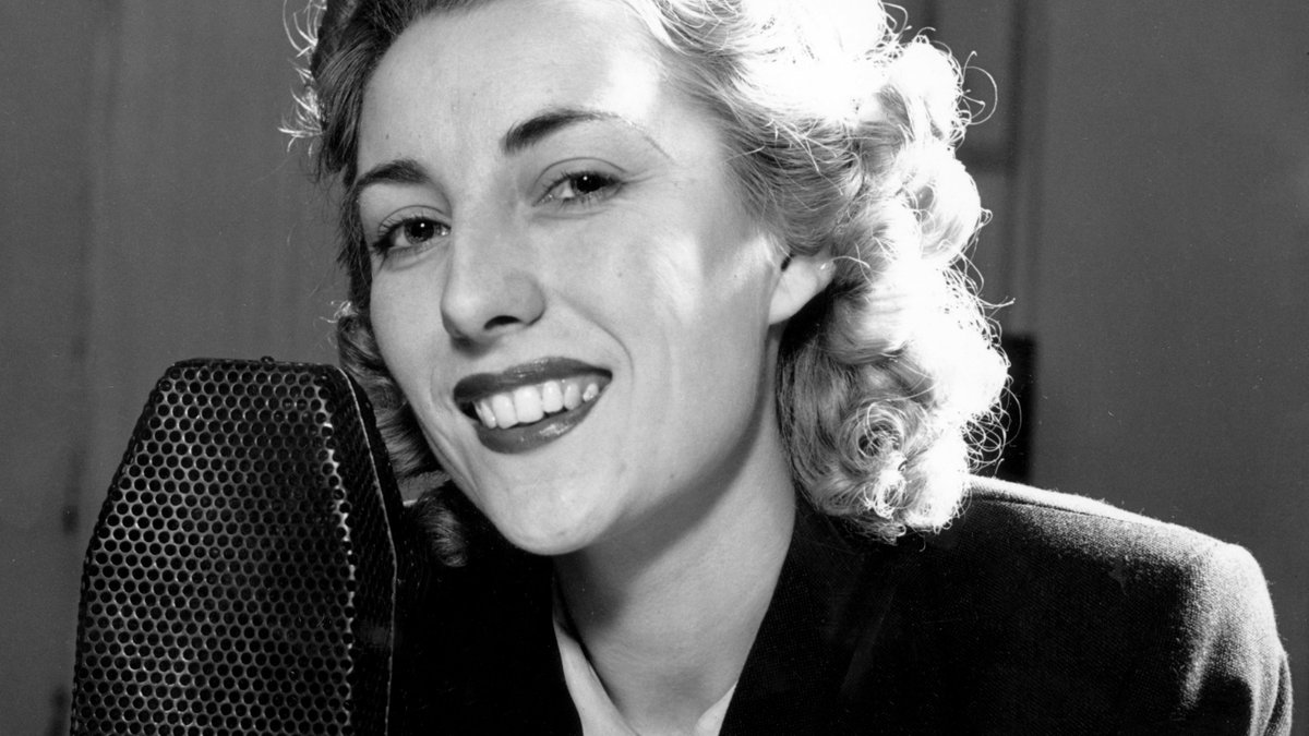 In case you missed it, lovely archive interview from <a href="/BBCCWR/">BBC Coventry & Warwickshire</a> with Dame Vera Lynn. 
Listen bbc.in/2YMXJNe

Ten years ago, on the 70th anniversary of the blitz, Dame Vera told our reporter Marian McNamee why it's so important to remember what happened so many years on.
