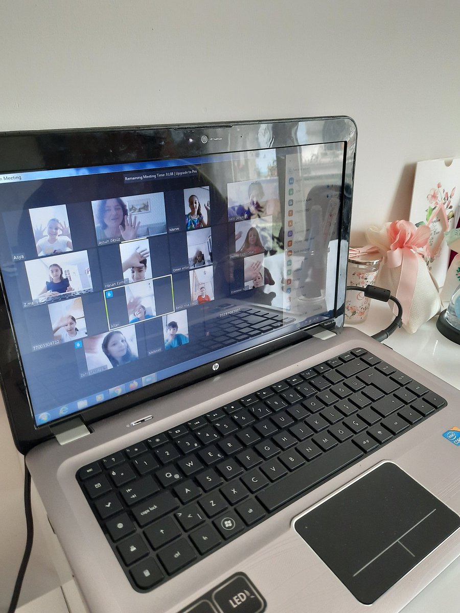 Eğitim öğretim yılının bu dönemini uzaktan da olsa öğrencilerimle tamamlamanın mutluluğunu yaşıyoruz 😇 Tüm öğrencilere iyi tatiller🎊🎊💕