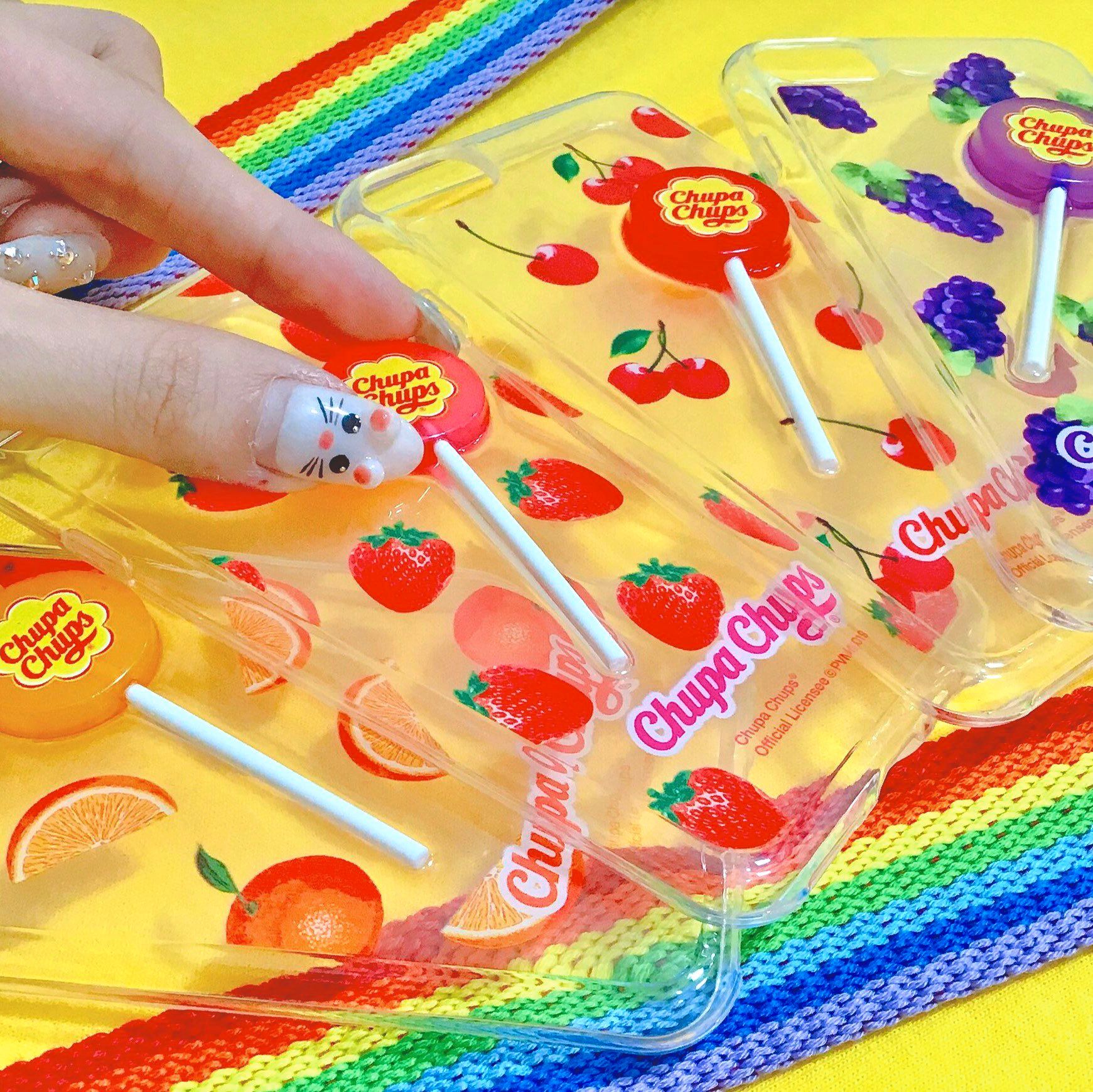 サンキューマート 公式 チュッパチャプス サンキューマート Iphoneケースが再入荷しました キャンディー部分が立体的になっていて本物そっくり フレーバーは全4種 オレンジ グレープ チェリー ストロベリー Iphone6 6s 7 8対応 大人気商品