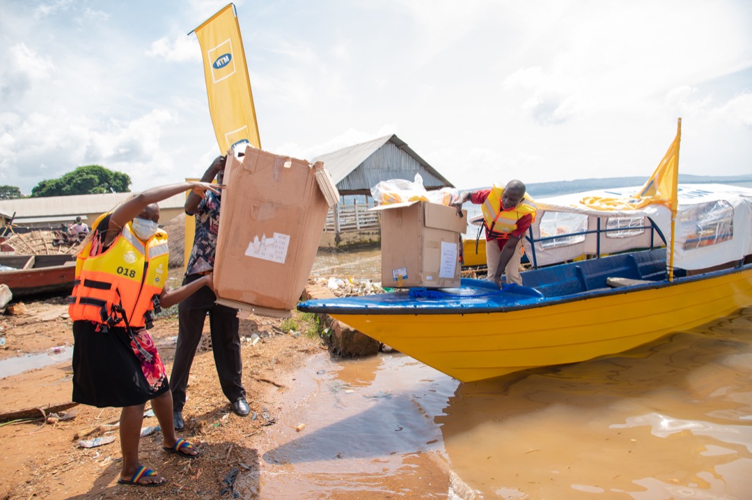 gad_rogers's tweet photo. MTNโs initiative to improve livelihood of the community they operate through initiatives that focus on health. On Tuesday, they handed over a life-saving boat to Kiyindi landing site to promote water safety in the area.
#MTNFoundation #DoGoodUg https://t.co/eCjvuClcWd