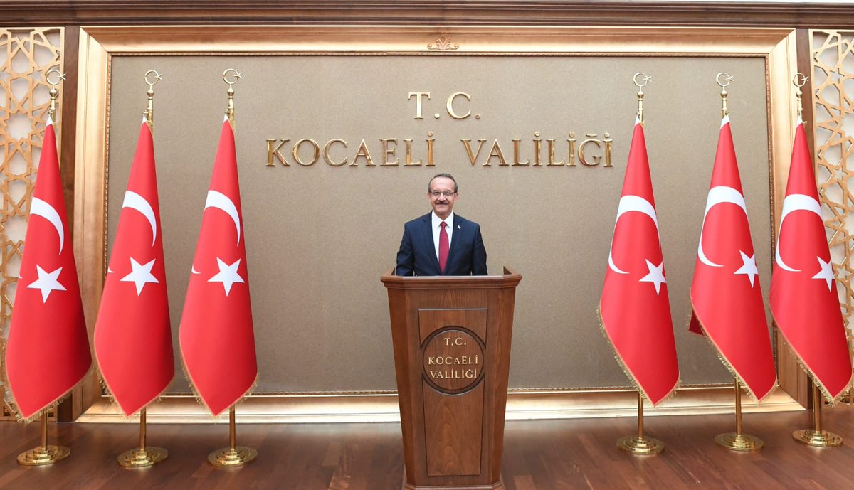 SeddarYavuz's tweet photo. Kocaeli Valiliği görevime başladım. Bu vesile ile sizlere en derin sevgi ve saygılarımı sunuyorum. Allah yardımcımız olsun. https://t.co/01M0SdecWI