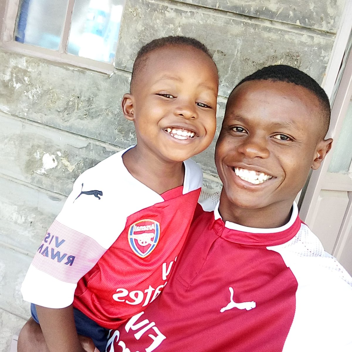 veartcoups's tweet photo. @OPPO_Kenya I nominate @ItsJobu He has been an amazing example when it comes to a young father. Working hard as a dad, a friend, a mentor, a nanny, a teacher, and more to the young King. Happy #FathersDay in advance #OPPOA92 #ShineUpYourAMoment https://t.co/isHuHajMEl