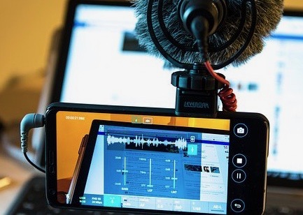 feutraining's tweet photo. #Goodtimetolearn how to shoot and edit promotional videos on your mobile phone with our #FEUseful online workshop 'Mobile Video Kickstarter'. Free to members based in England #FEUfamily @EquityUK @WeAreTheMU @NUJofficial @TheWritersGuild https://t.co/qJ3eLZRiRv https://t.co/gQNtEC6Opi