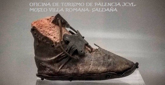 @SecretoDruidas @TheValkyriesVig Aquí en el Museo de #Saldaña conservamos el zapato👞 de un niño👶 romano que apareció en  #VillaRomanaLaOlmeda de #PedrosaDeLaVega @vrolmeda s. IV d.C @CyLesVida