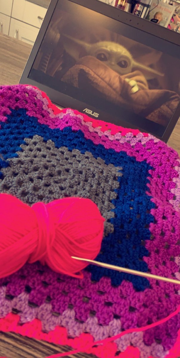 chezzabelle25's tweet photo. In a shit mood so teaching myself a new skill while getting some baby yoda time! #TheMandalorian #BabyYoda #Crochet 

I must add, I’m only learning this to make Mandalorian characters!! https://t.co/tVXC8jj0d7