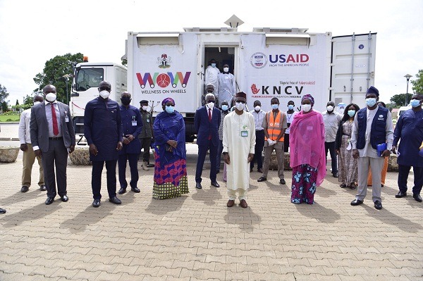 AutoJoshNG's tweet photo. Gov. El-Rufai Receives Covid-19 Mobile Testing Vehicle Sent By #Usaid
https://t.co/87UYAdJJPs
#COVID19 #COVID19pandemic #Governorelrufai #Kadunastategovernment #Mobiletestingvehicle https://t.co/oPvayHTErA