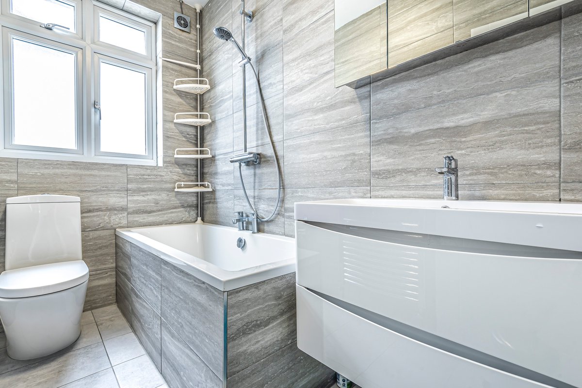 Mortemoremackay's tweet photo. FOR SALE: Look at this incredible detached property we have to offer! The property is also in a wonderful area! QUICK don't miss out, viewings are already being taken for this property😊
#HouseHunters #forsale #location #kitchendesign #bathroomdesign #London #COVID19 #coronavirus https://t.co/W85TeOwNqD