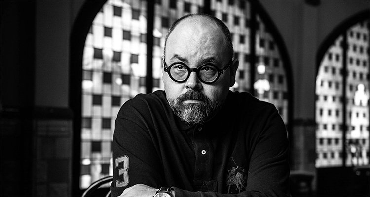 InverArriesgado's tweet photo. Sus trilogías me emocionaron, hoy ha fallecido los 55 años por el puto cáncer.

D.E.P. Don Carlos Ruiz Zafón. Y gracias. https://t.co/kRSpxLOBJ0