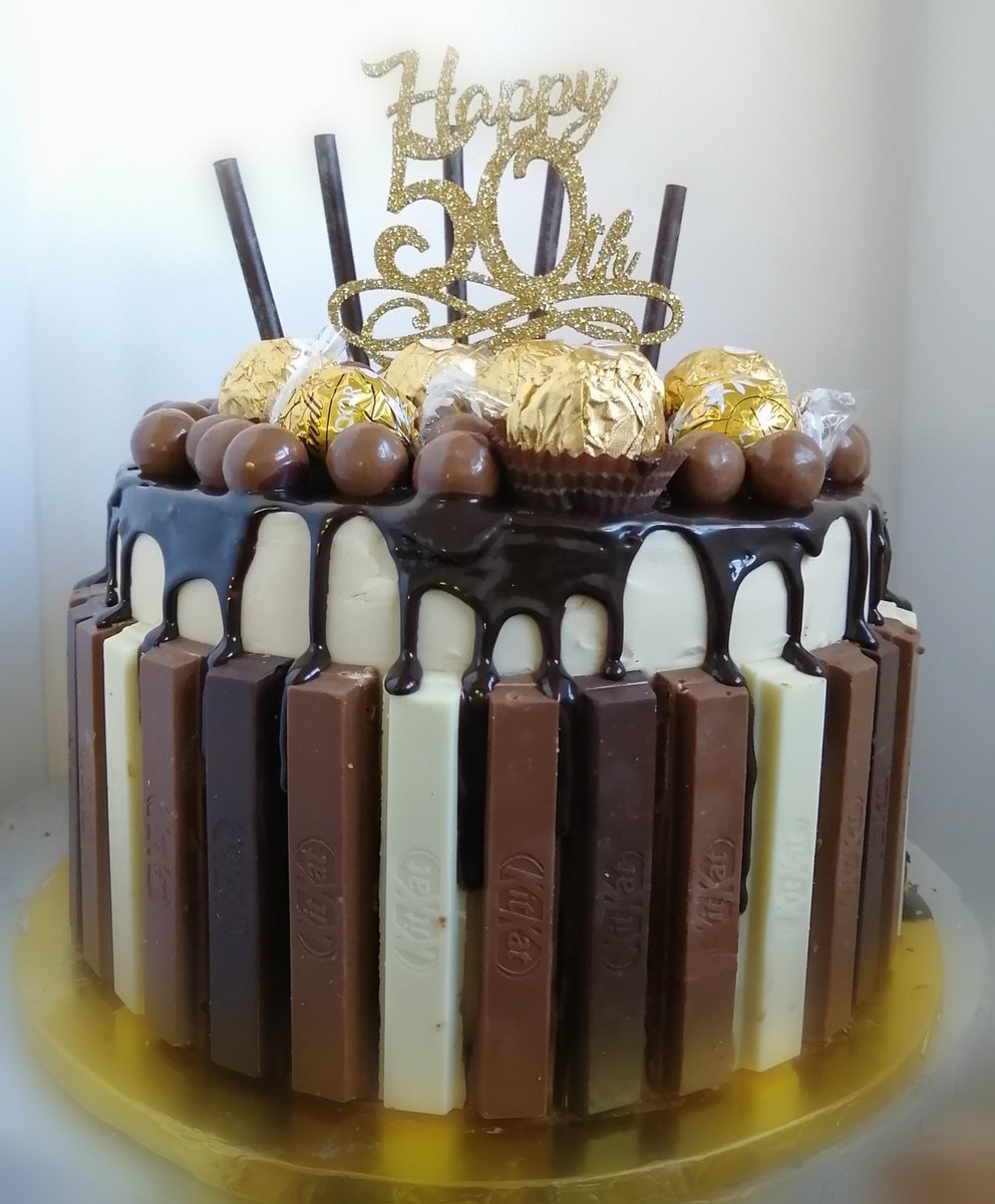 bake2basics's tweet photo. Haven't baked in a while! Cake for a friend. Dark choc Ganache with dark choc buttercream filling and drip with white choc Ganache coating.. And loads of Chocolates to top it off. #chocolatecake #chocolates https://t.co/QmsJJEJHYw