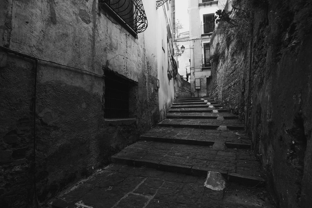 Scalinatella.
.
.
.
.
.
.
.
.
.
.
.
.
#italy #italia #salerno #biancoenero #blackandwhite #blackandwhitephotography
#streetphotography #igerscampania #igerssalerno @igers_salerno instagr.am/p/CBnMlqLhKgD/