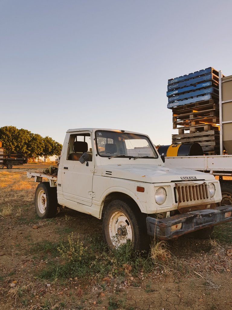 de_merlyn's tweet photo. Deadbeat cars - Bald Hills, Richmond NW Queensland https://t.co/vIi7VpW2V1